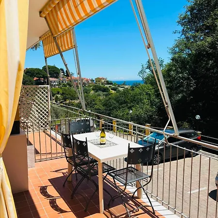 Relax Ad Terrazza E Posto Auto Apartmán Alassio